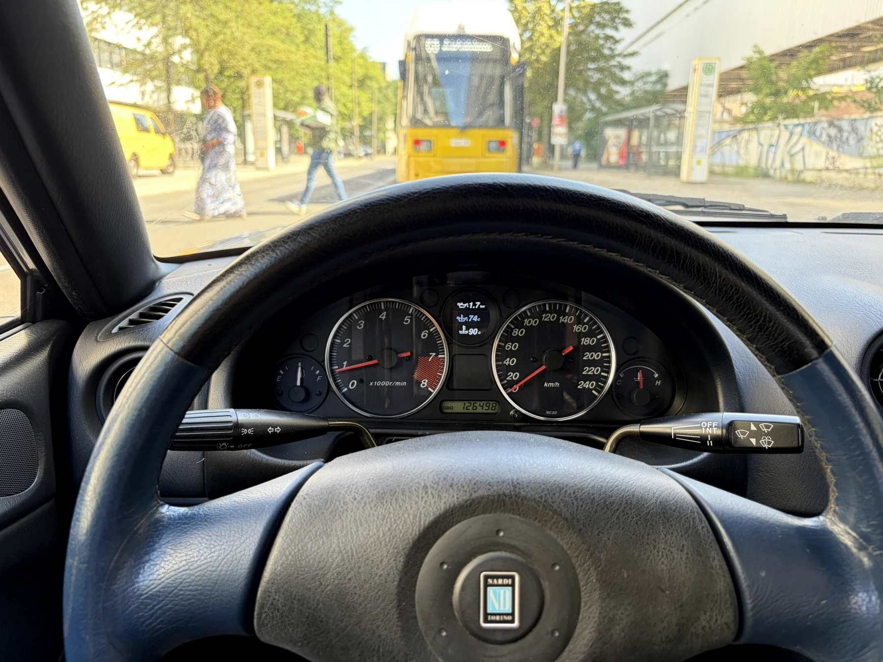 Real driver's-seat view of the Levo Gauge installed in an MX-5 NB